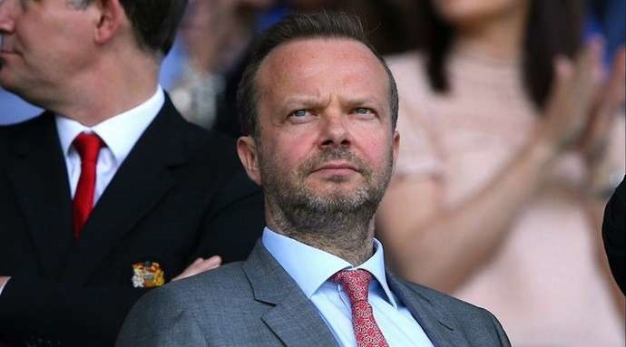 Giám đốc điều hành MU Ed Woodward đang cân nhắc hoãn 12 tháng thương vụ Sancho. Ảnh: Givemesport.