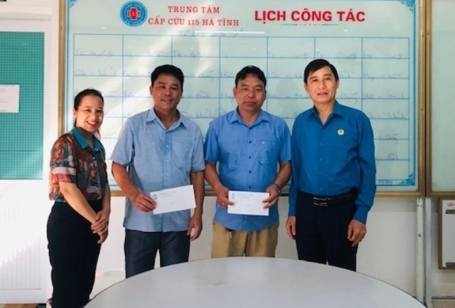 Công đoàn ngành Y tế tặng quà cho công nhân