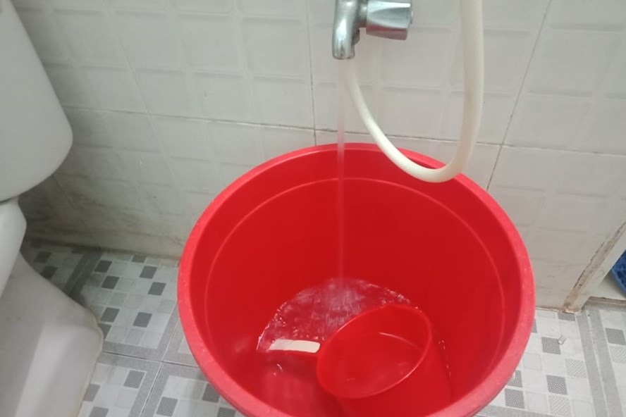 Hộ nghèo, hộ cận nghèo và cơ sở lưu trú người cách ly ở Khánh Hòa được miễn giảm tiền nước sạch sinh hoạt do ảnh hưởng của dịch COVID-19. Ảnh: Nhiệt Băng
