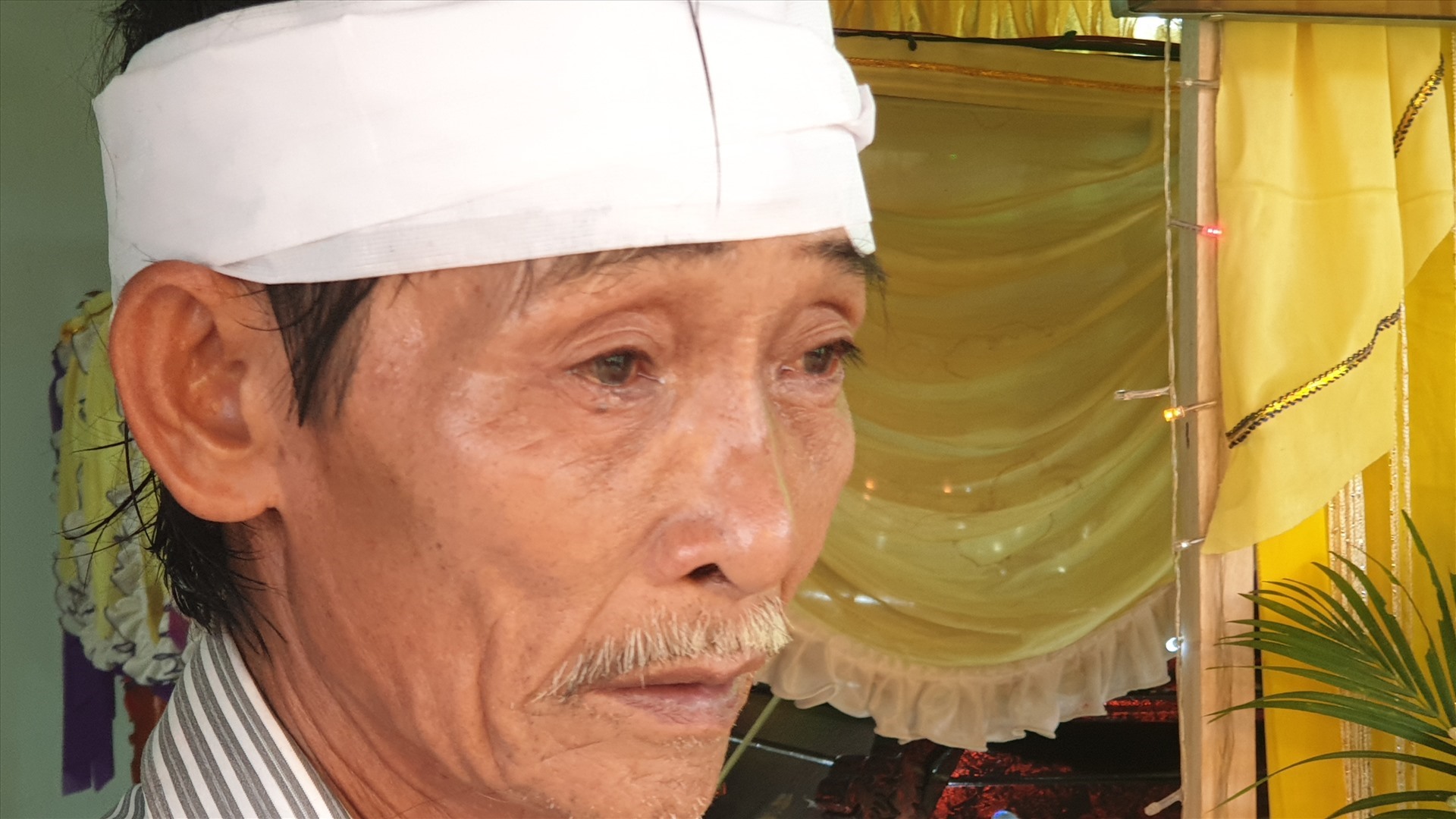 Ông Trần Văn Ba xót xa “người đầu bạc tiễn kẻ đầu xanh”.