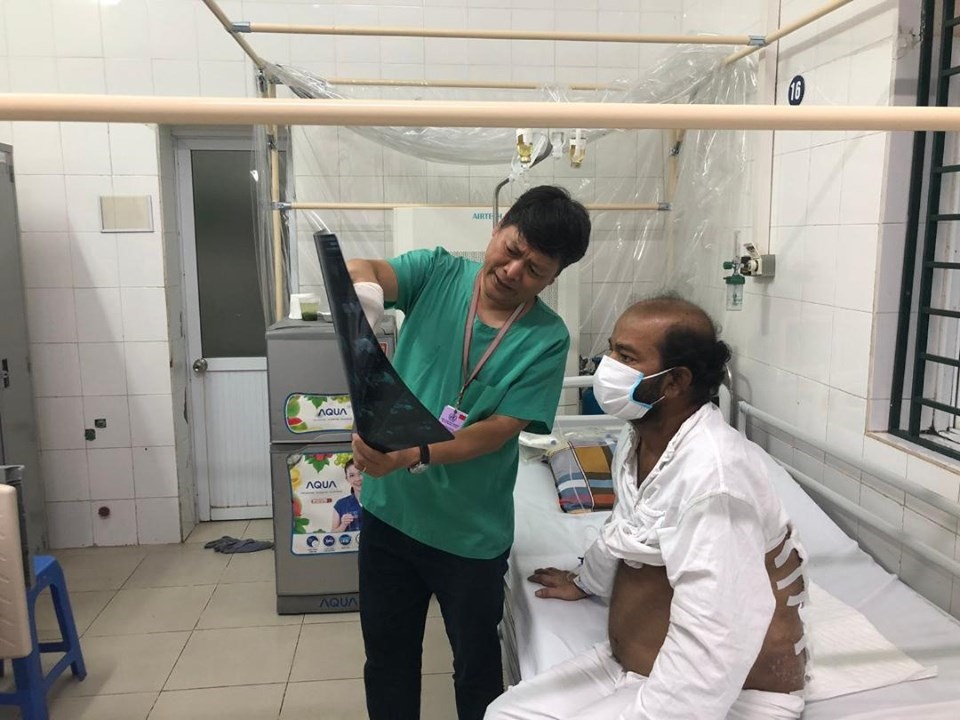 Thủy thủ tàu viễn dương mắc bệnh than được cứu chữa khi đến Việt Nam.