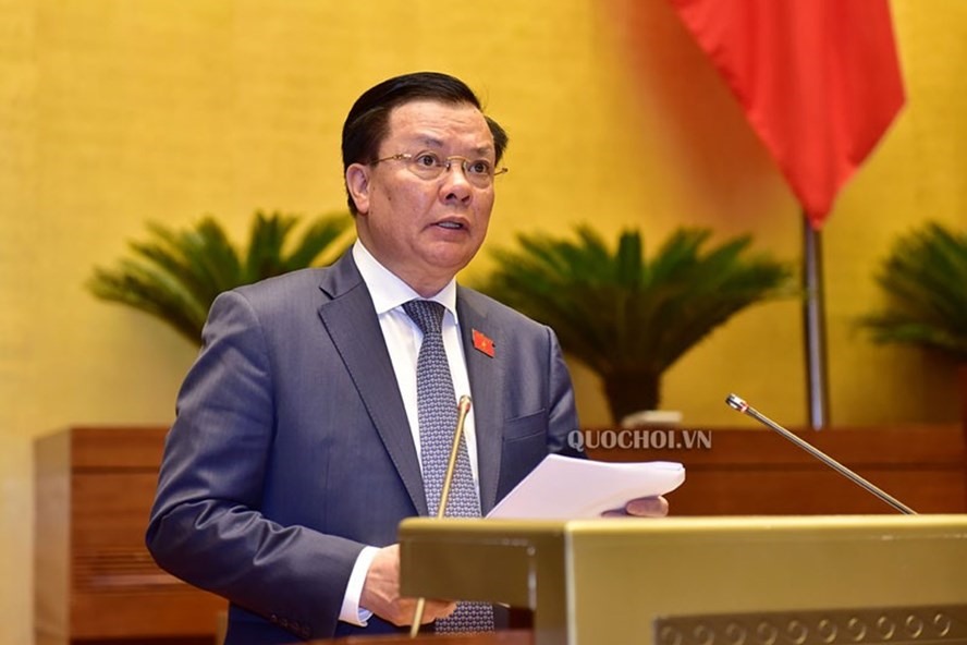 Bộ trưởng Bộ Tài chính Đinh Tiến Dũng tại phiên họp. Ảnh quochoi.vn