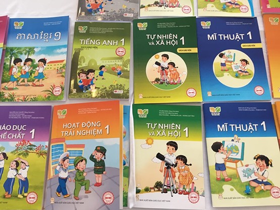 Một trong những bộ SGK lớp 1 của Nhà xuất bản Giáo dục Việt Nam. Ảnh: Lê Vân