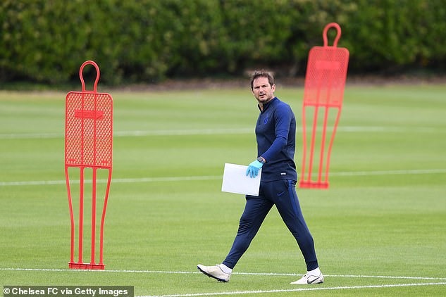 Lampard đang đau đầu tính toán nhân sự. Ảnh: Getty