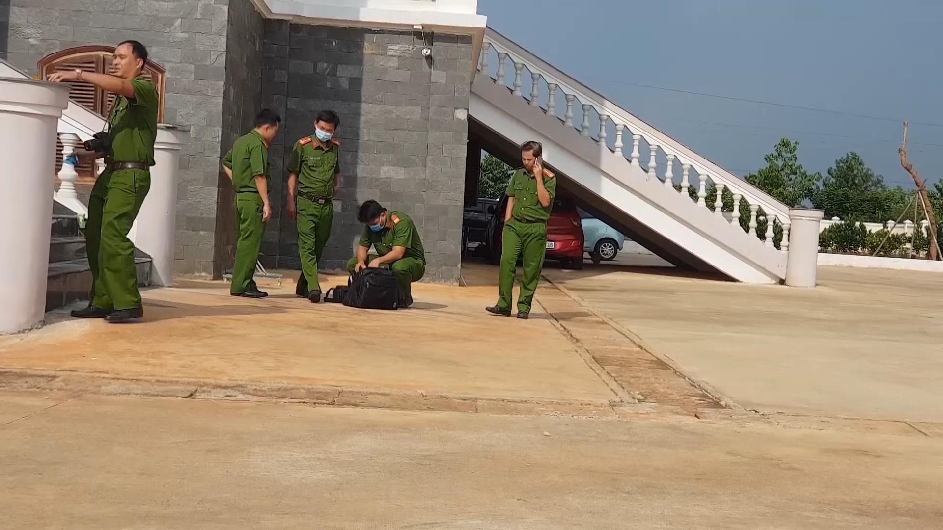 Bị cáo nhảy lầu tự tử tại tòa. Ảnh: Đình Trọng