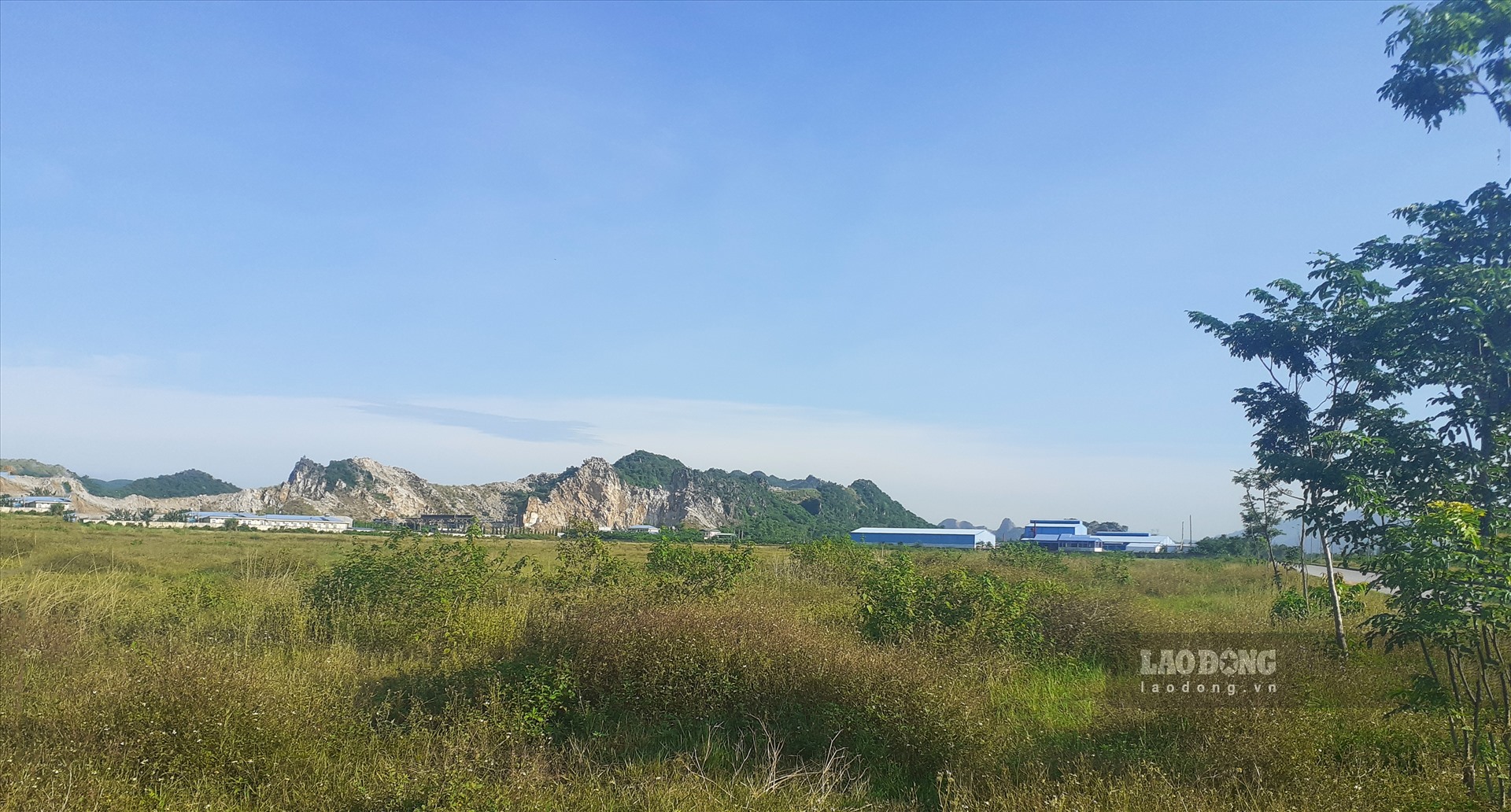 Cụ thể, lô đất này được đề xuất thay đổi từ “tiếp tục xây dựng dự án Nhà máy kết cấu bê tông vật liệu xây dựng không nung Đông Hồi” thành “chuyển nhượng quyền sử dụng đất gắn liền với chuyển nhượng dự án”.