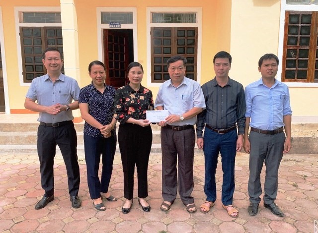Khen thưởng đơn vị Công ty CP Phát triển Nông lâm có thành tích xuất sắc trong thực hiện phong trào “100 ngày đêm thi đua”
