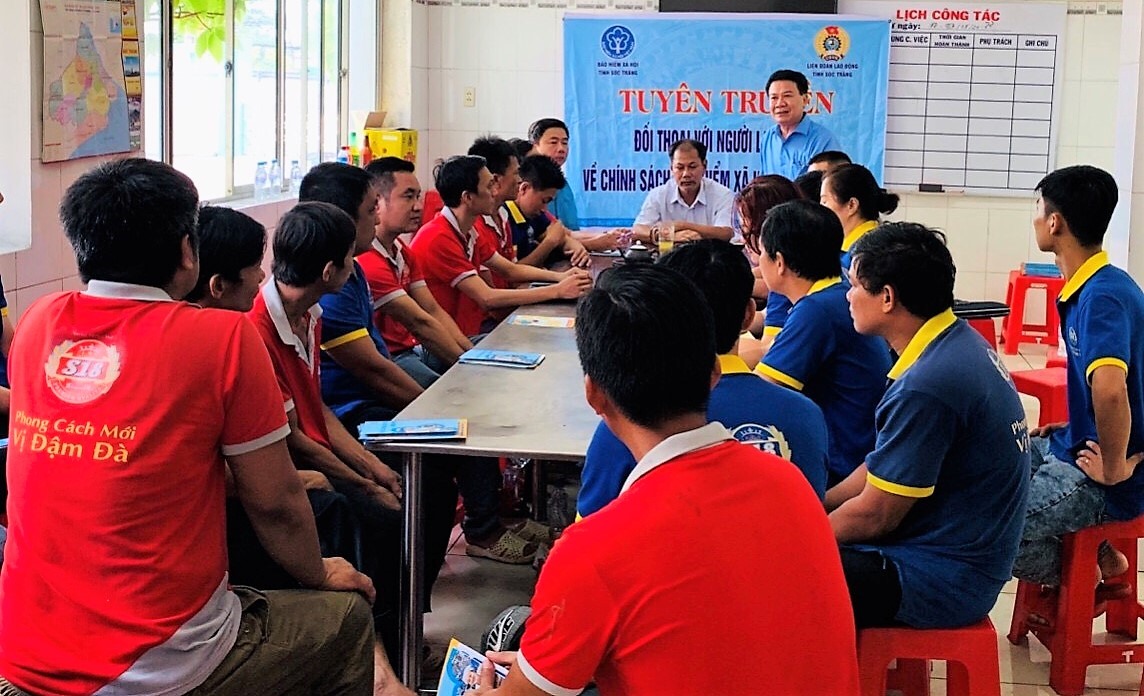 Quang cảnh buổi đối thoại, tuyên truyền tại Công ty CP Bia Việt Đức (TP. Sóc Trăng). Ảnh: Trường KHoa