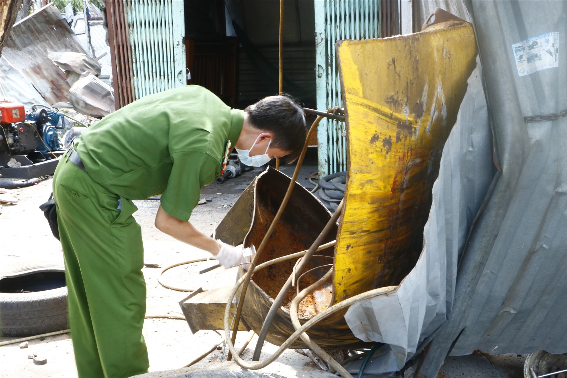 Bình khí bị nổ. Ảnh: Dương Bình