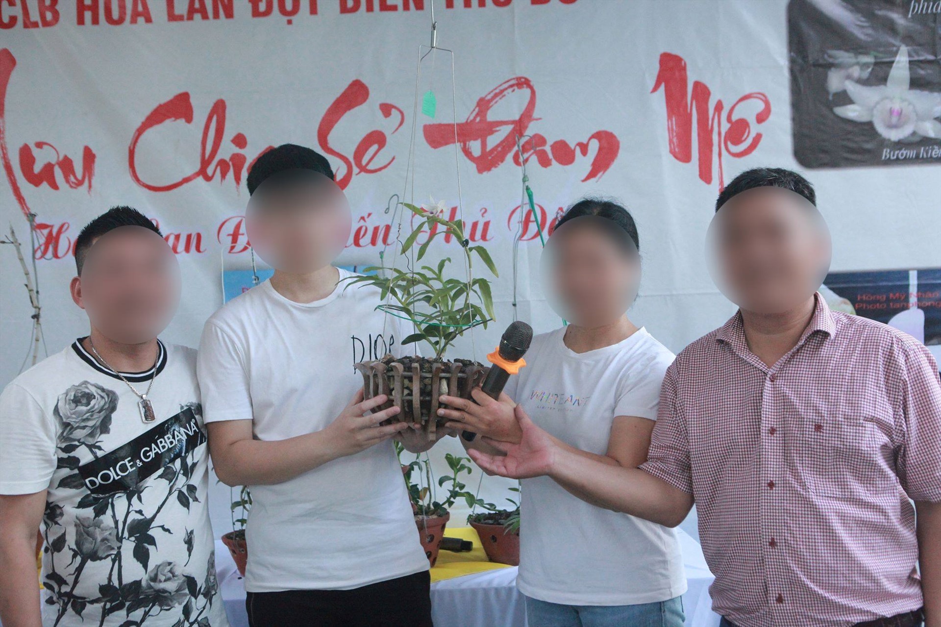 Ảnh chụp màn hình sự kiện chuyển nhượng 5 cây lan có giá trị khủng hàng tỉ đồng được cho là ở Bình Phước. Ảnh: HP