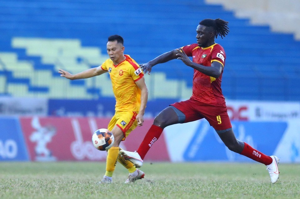 Thanh Hóa và SLNA chia điểm tại vòng 4 LS V.League 2020. Ảnh: T.S