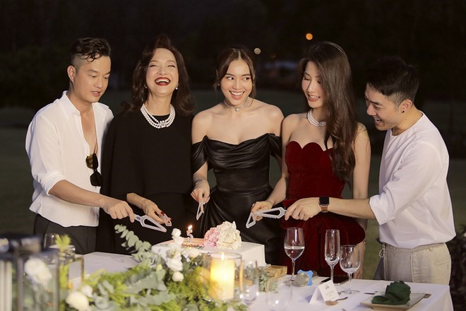 Dàn diễn viên cùng hội ngộ tại sự kiện. . Ảnh: NSCC