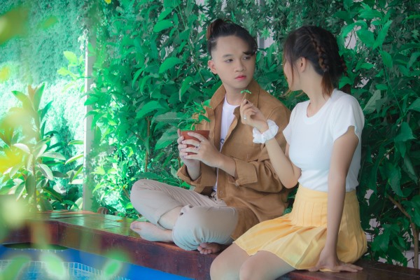 Cặp đôi là hai thành viên trong nhóm nhạc nổi tiếng P336. Ảnh:NSCC