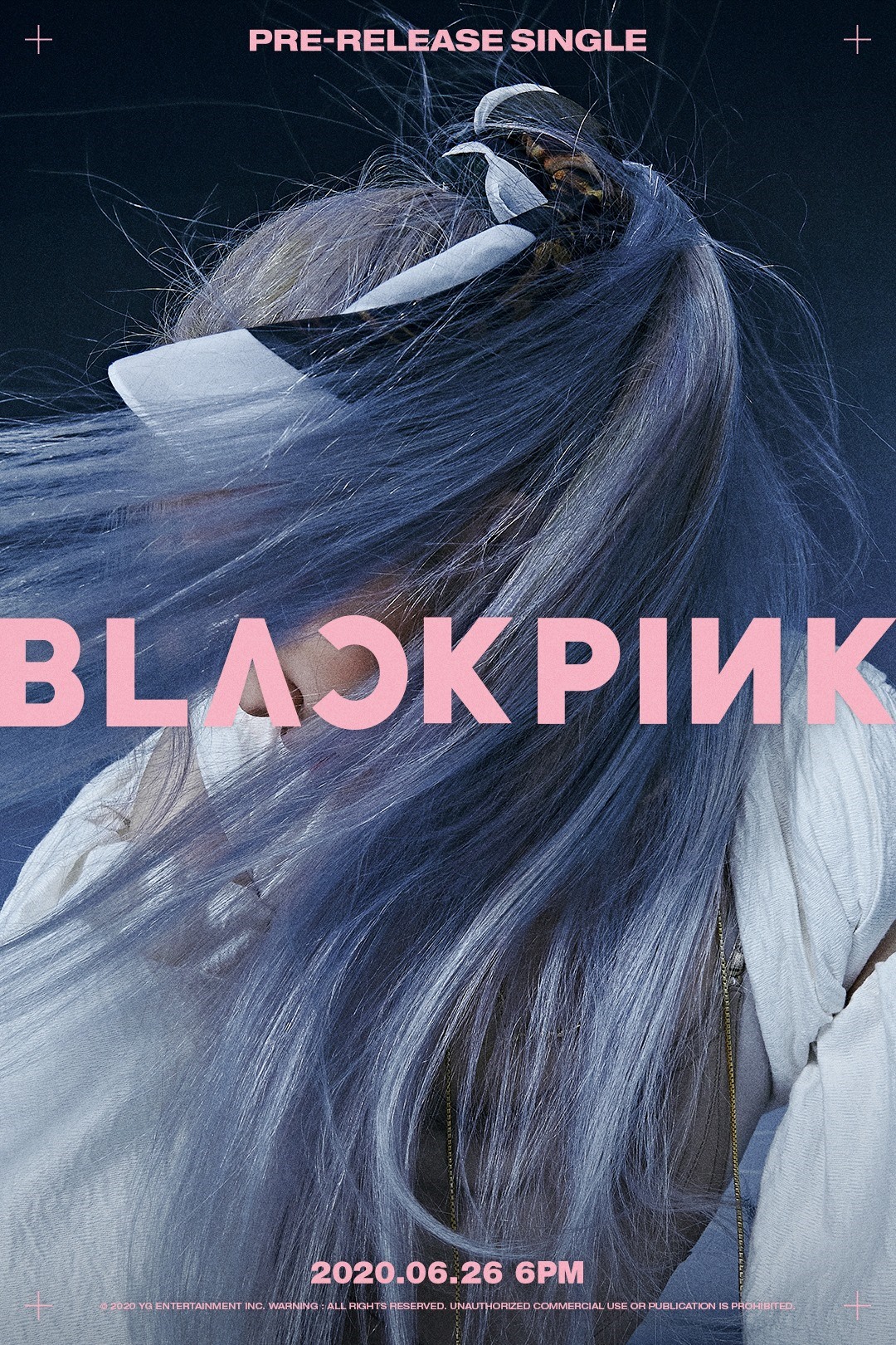 Rosé ma mị, bí ẩn với tóc xanh khói. Ảnh: BLACKPINK