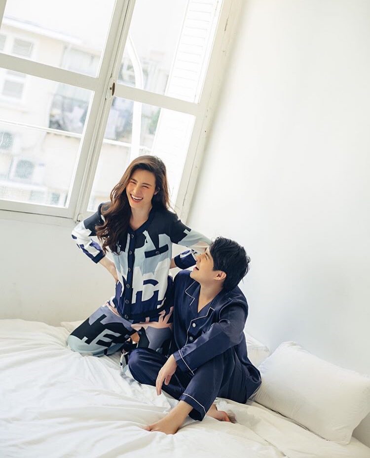 Thời trang mặc bầu ở nhà của cô và chồng. Ảnh: Instagram nhân vật