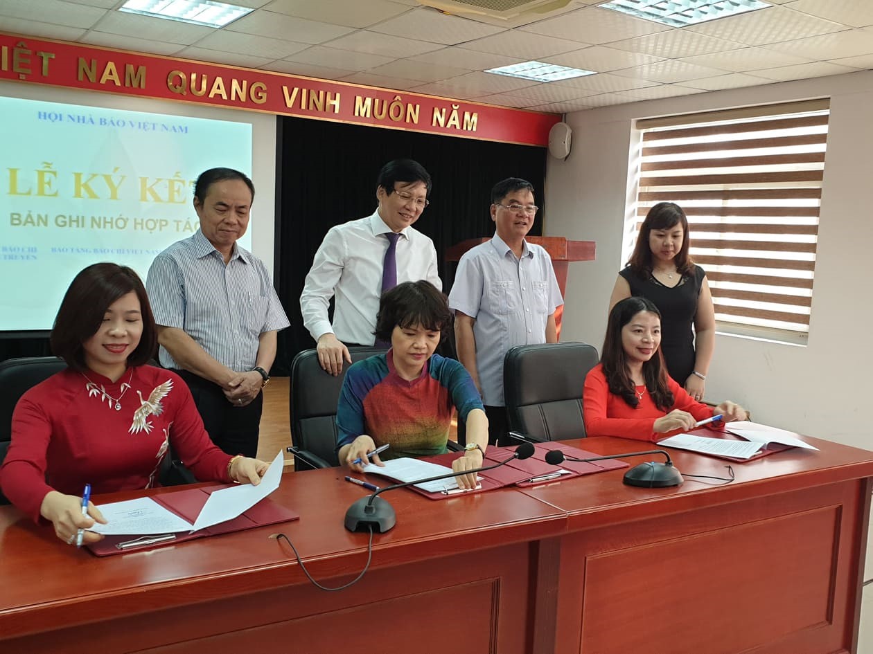 Lễ ký kết Bản ghi nhớ thoả thuận hợp tác chiến lược chiều nay. Ảnh: Phạm Đông