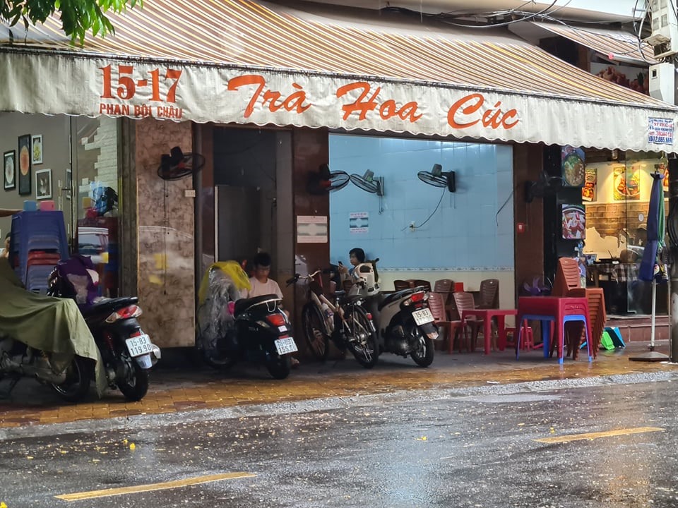 Quán trà cúc nơi xảy ra vụ nổ súng khiến 1 người bị thương. Ảnh Đặng Luân
