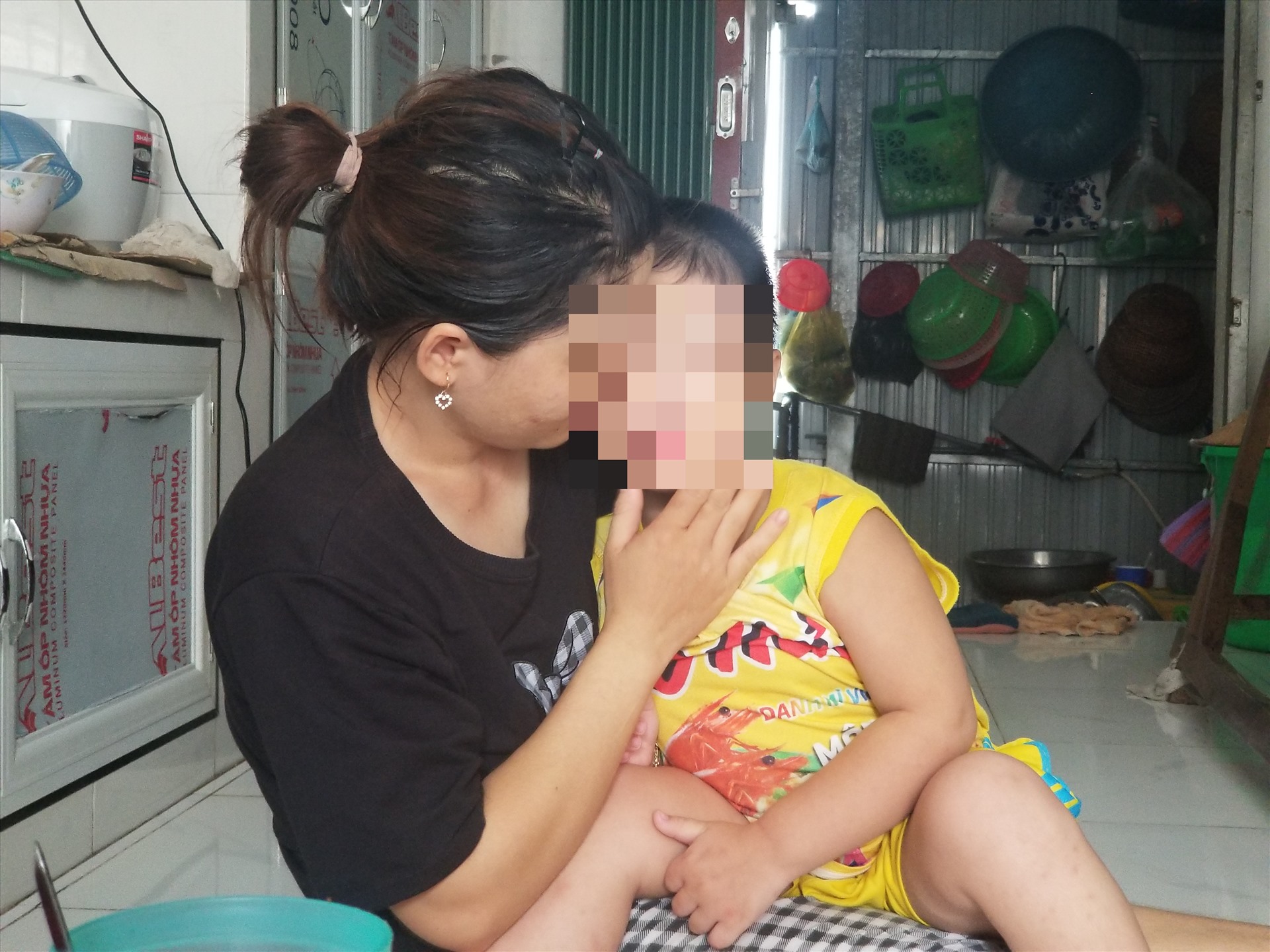 Dù sống ở Việt Nam đã gần 1 năm, nhưng Nguyễn Tuấn Anh vẫn chỉ nói được bập bẹ tiếng Việt. Ảnh: P.V.