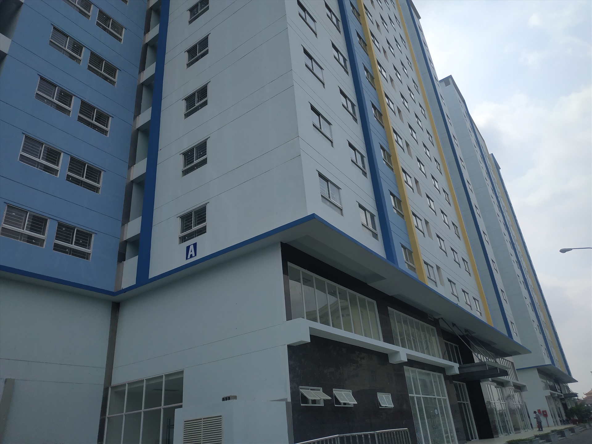 Chung cư Nhà ở xã hội 35 Hồ Học Lãm, quận Bình Tân, TPHCM. Ảnh: HỮU HUY