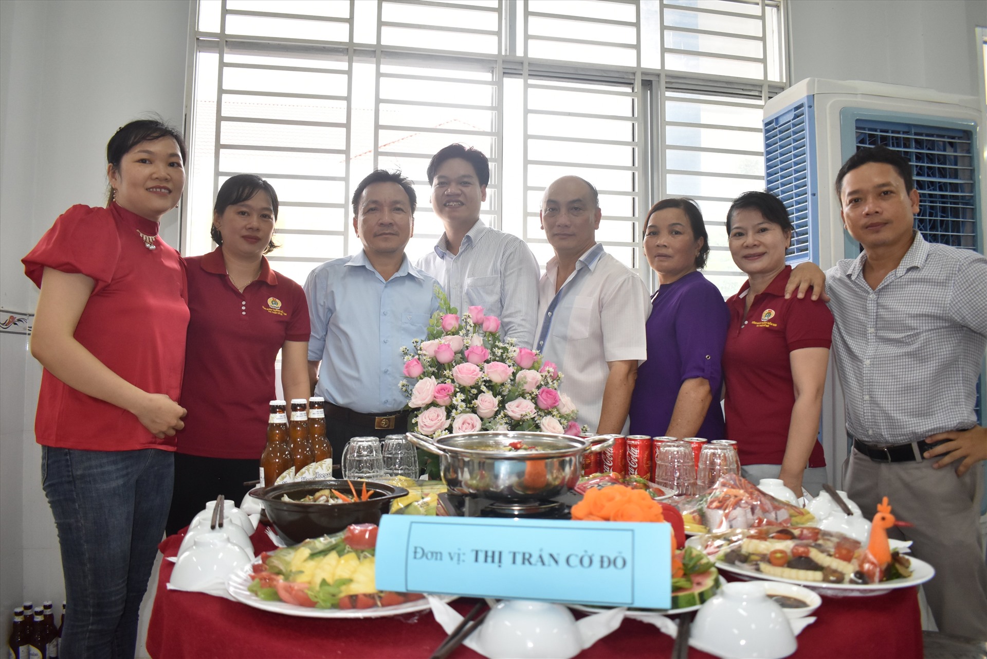 Hội thi “Bửa cơm gia đình, ấm áp yêu thương” với sự tham dự 12 đội đại diện cho các CĐCS trực thuộc LĐLĐ huyện Cờ Đỏ ( TP.Cần Thơ). Ảnh: Thành Nhân