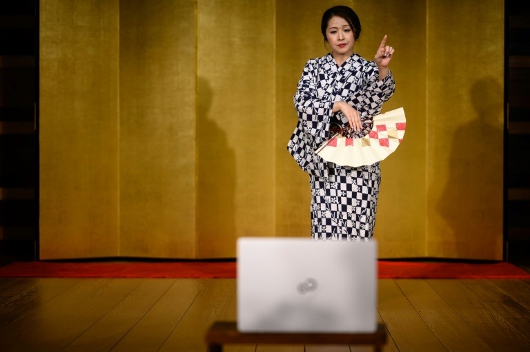 Geisha là những người giỏi trò chuyện, múa hát và chơi nhạc cụ. Ảnh: AFP
