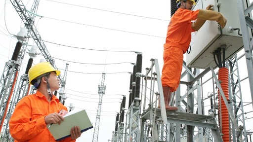 Nhiều người thắc mắc khi hoá đơn tiền điện tăng đột biến. Ảnh: EVN