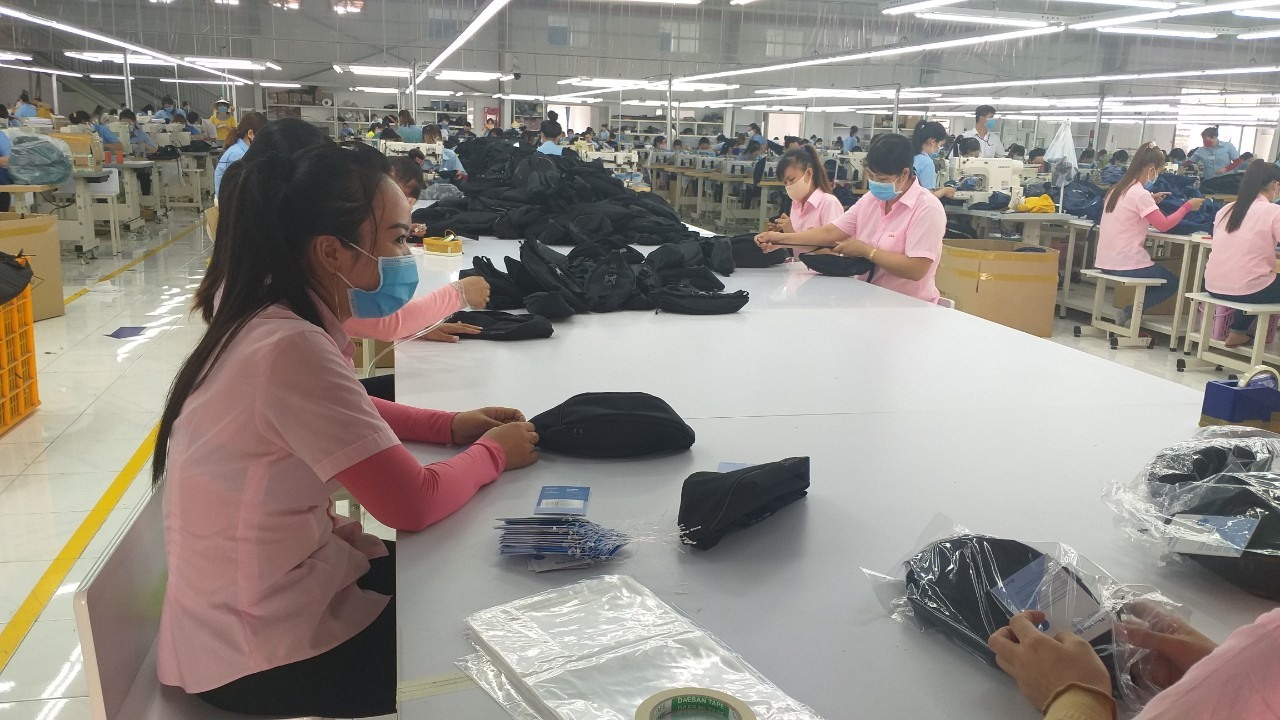 Sản xuất công nghiệp duy trì tương đối ổn định trước tình hình dịch bệnh Covid-19 diễn biến phức tạp. Ảnh: K.Q