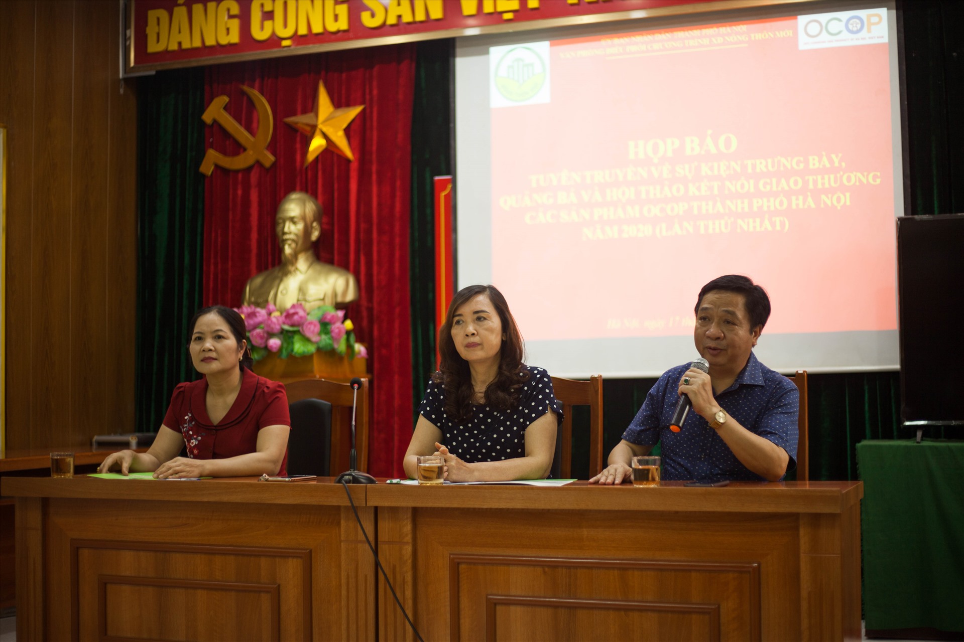 Đại biểu tham gia buổi họp báo.
