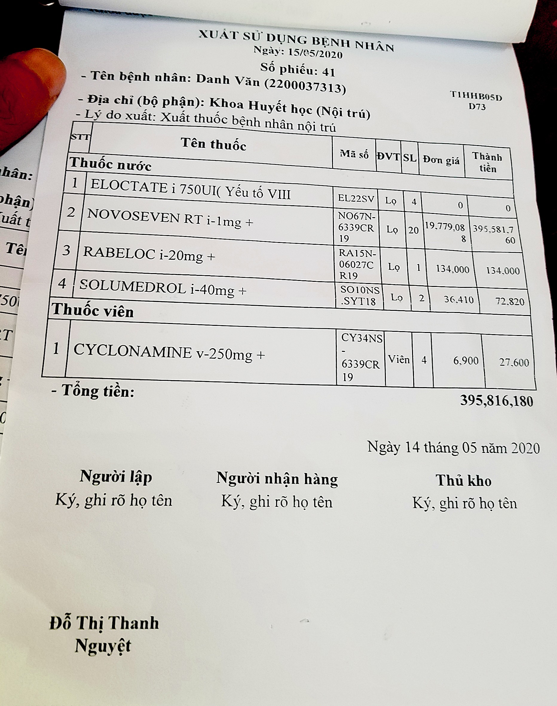Cận cảnh một hóa đơn với tổng số tiền điều trị trong một ngày của Danh Văn lên đến gần 400 triệu đồng. Ảnh: LT