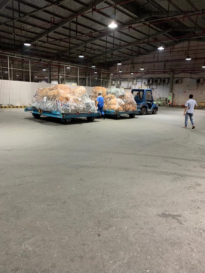 Phát hiện 4 tấn hàng không có hoá đơn, chứng từ trên máy bay.