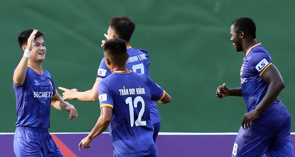 Bình Dương vươn lên dẫn đầu V.League 2020 rất bất ngờ. Ảnh: VPF.
