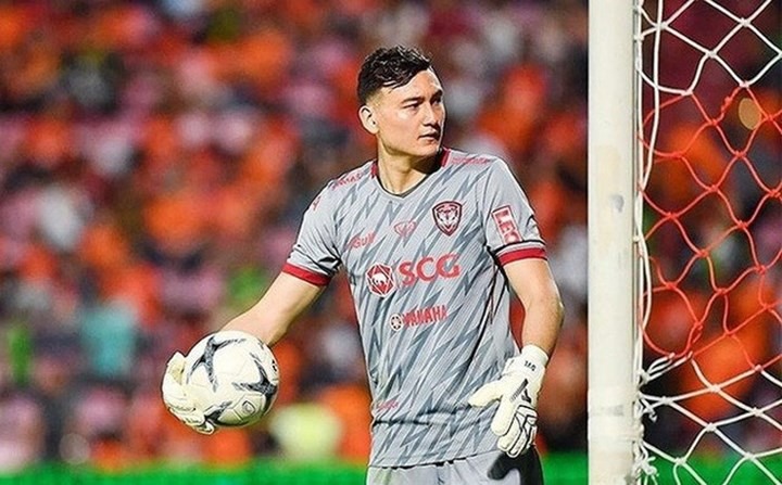 Đặng Văn Lâm không còn là thủ môn số 1 của Muangthong United. Ảnh Muangthong United