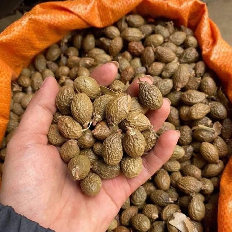 Hạt ươi được các chị em văn phòng săn mua bởi tính năng tốt cho sức khỏe. Ảnh người bán: Trần Xuyến