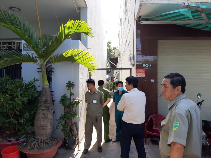 Công an phong tỏa hiện trường điều tra vụ việc. Ảnh: Văn Điệp