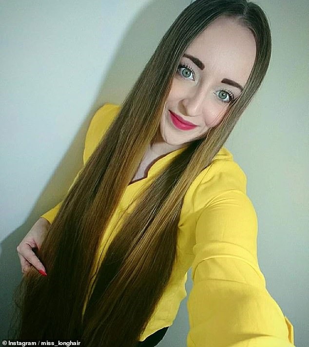 Bộ tóc dài khiến Malgorzata Kulczyk được nhiều người đàn ông yêu thích vì cho rằng đó là vẻ đẹp nữ tính. Ảnh: Daily Mail
