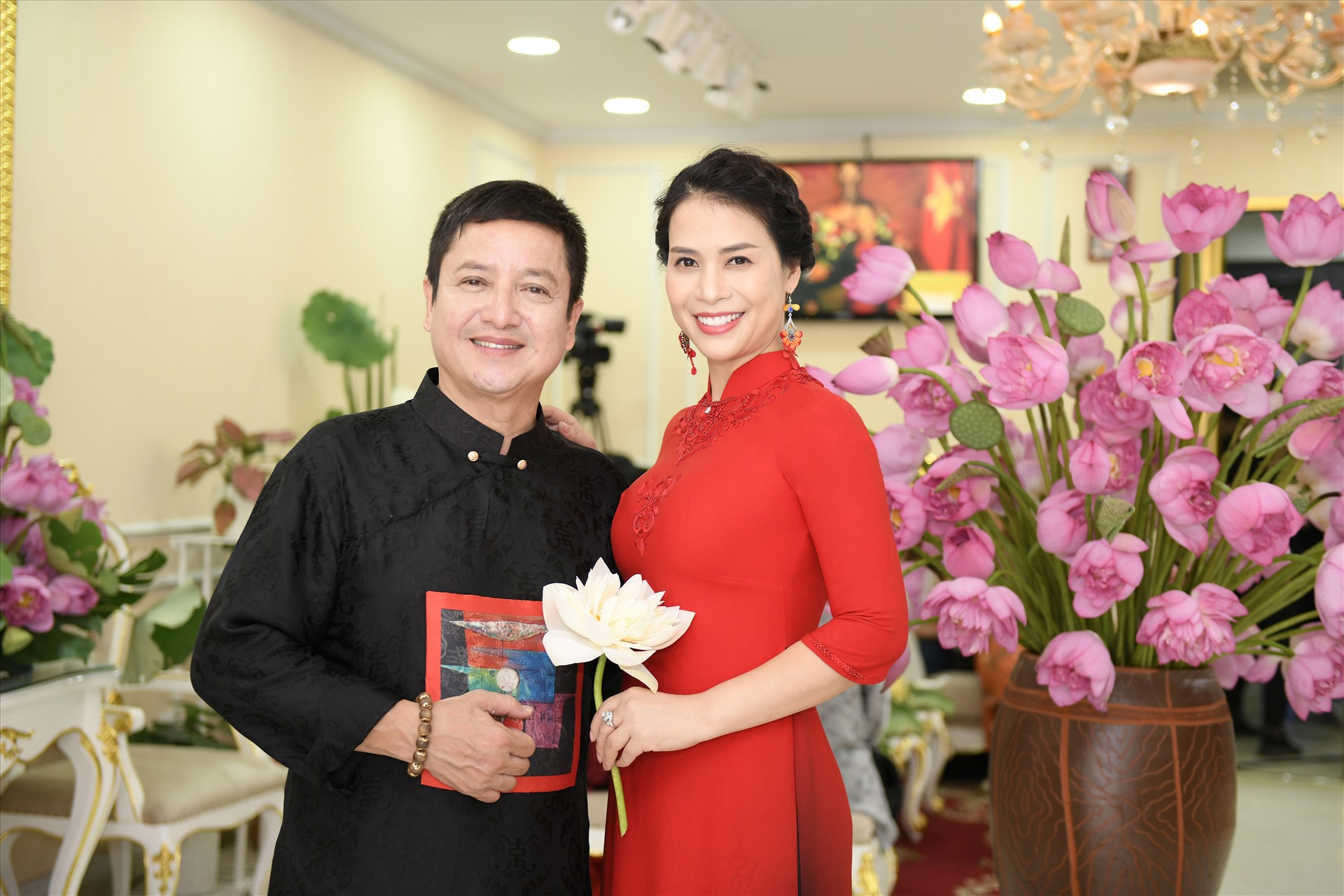 NSUT Chí Trung và bạn gái doanh nhân. Ảnh: DTHN.