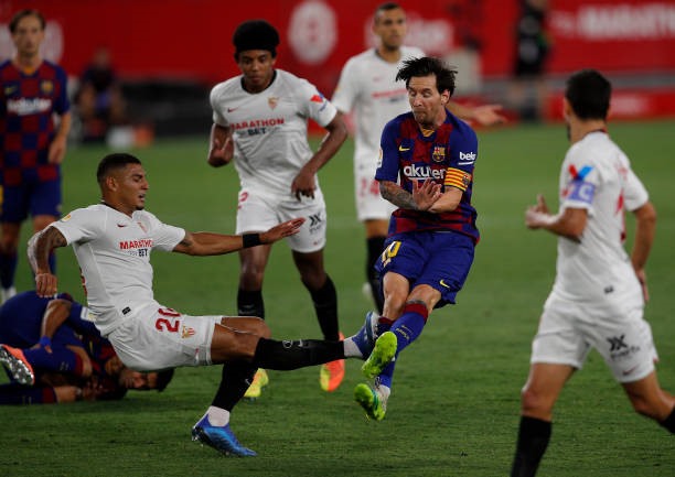 Messi bị kèm rất chặt. Ảnh: Getty