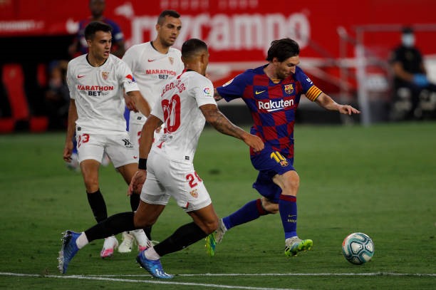 Messi bị kèm rất chặt. Ảnh: Getty