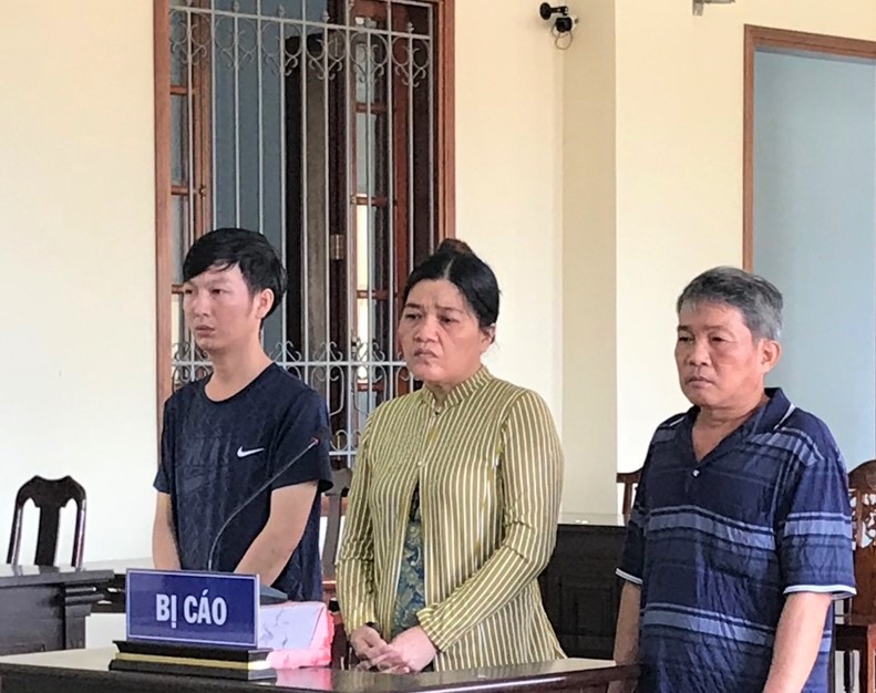 Từ trái sang phải, các bị cáo Huy, Bảy và Tùng tại phiên tòa phúc thẩm. Ảnh: Thành Nhân