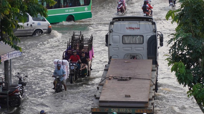 TPHCM đang triển khai nhiều biện pháp chống ngập úng trên địa bàn. Ảnh: Yên Phú