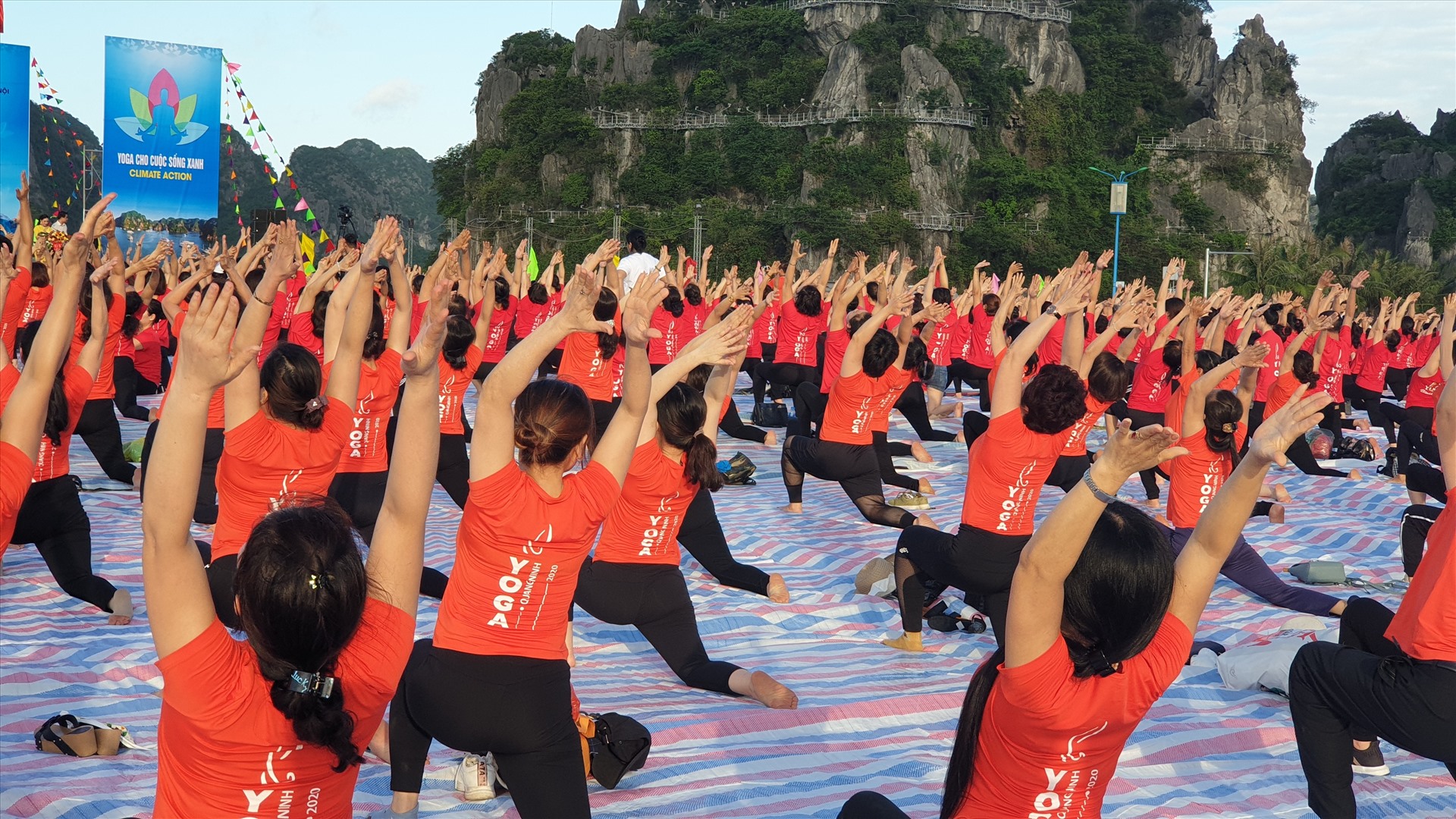 Ước tính có khoảng 3.000 người tham gia buổi biểu diễn. Ảnh: Nguyễn Hùng