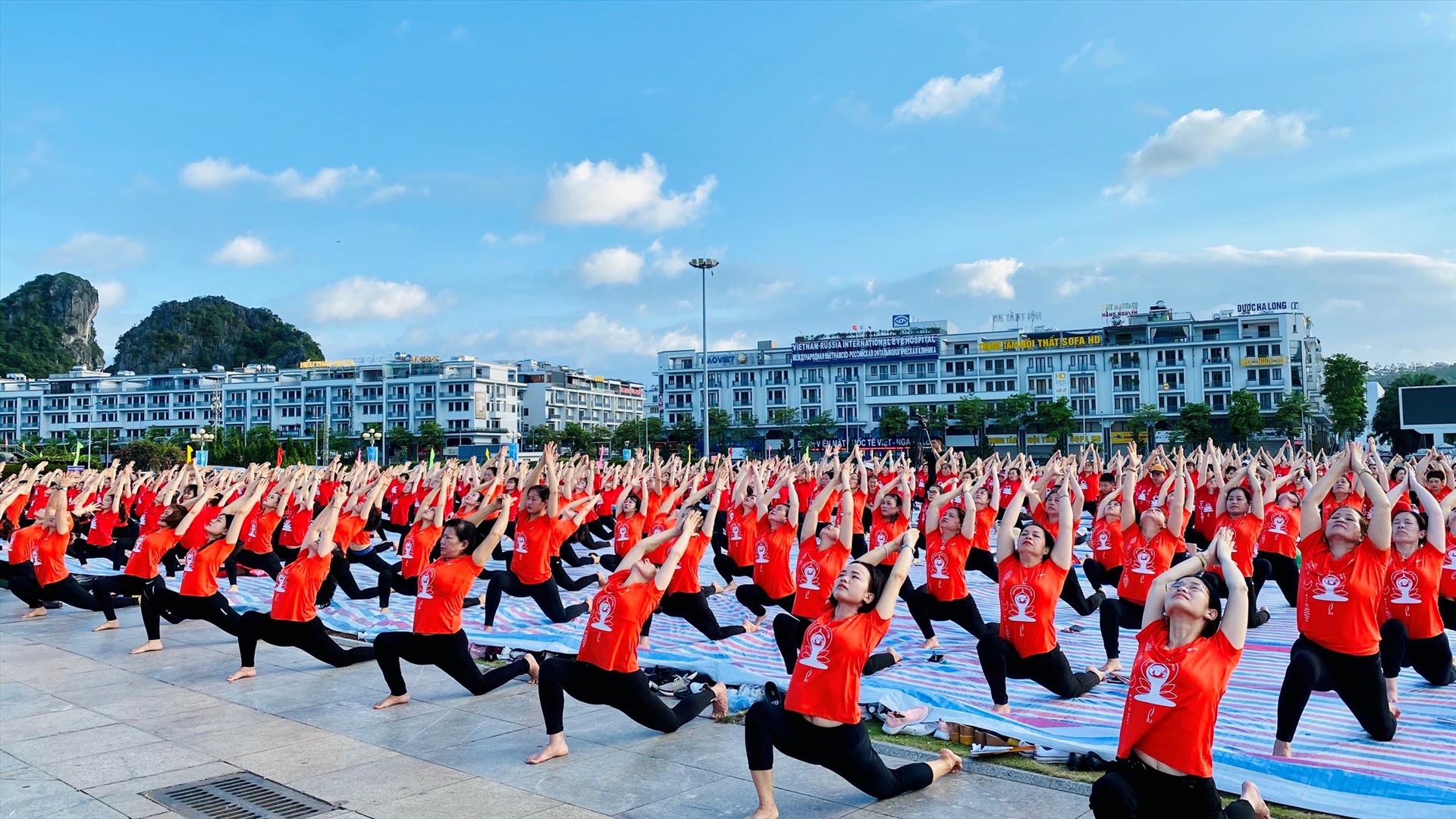 Buổi biểu diễn được tổ chức tại Quảng trường 30.10, TP.Hạ Long. Ảnh: Nguyễn Hùng