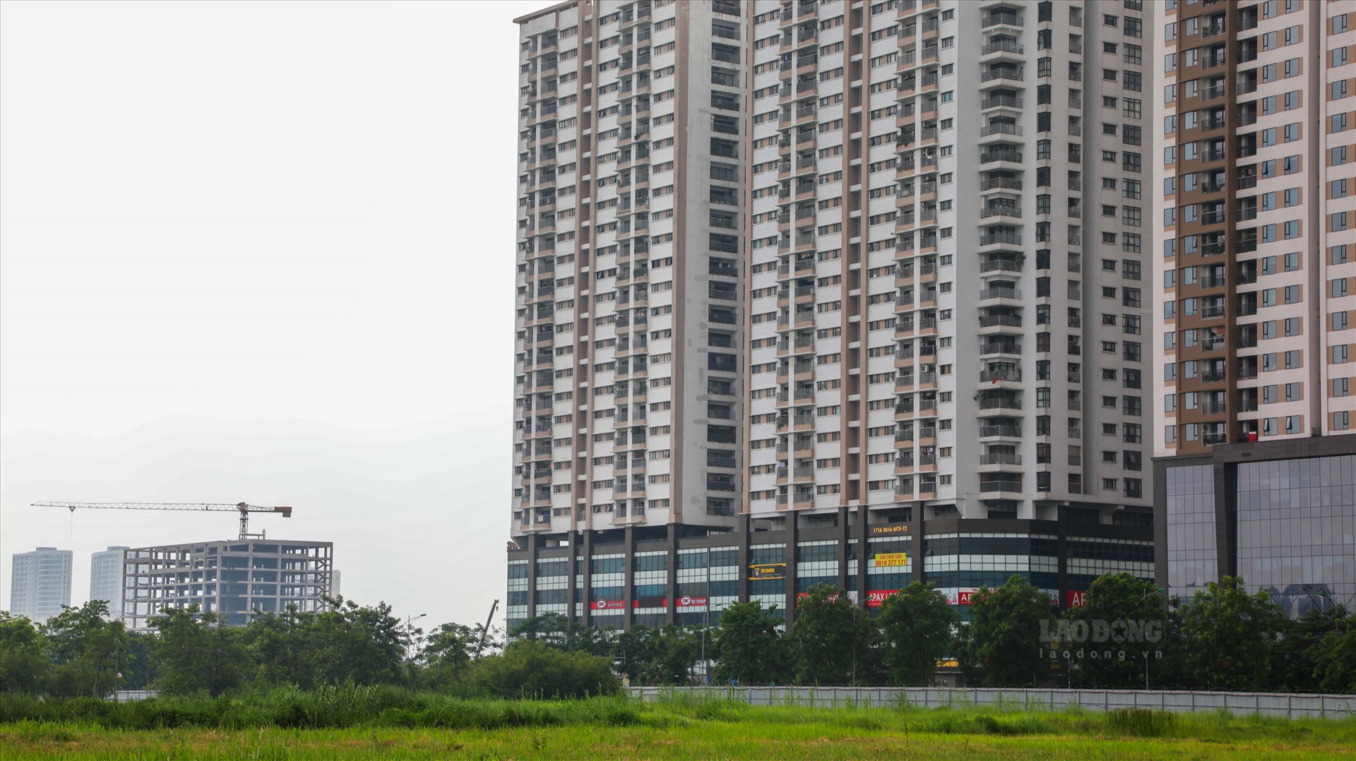 Nhiều cư dân đang cho rằng chủ đầu tư KĐT Ngoại giao đoàn đang vướng mắc quá nhiều thủ tục dẫn đến không làm được sổ đỏ cho người dân. Ảnh: Phan Anh