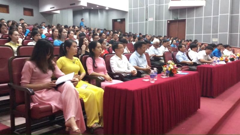 Hội nghị với sự tham gia của đông đảo cán bộ công đoàn tiêu biểu. Ảnh: Quách Du