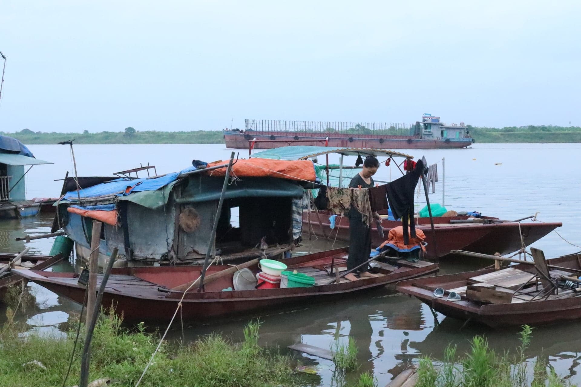 Cuộc sống của người dân ở đây như tách biệt hoàn toàn với sự sôi động ở nội thành.