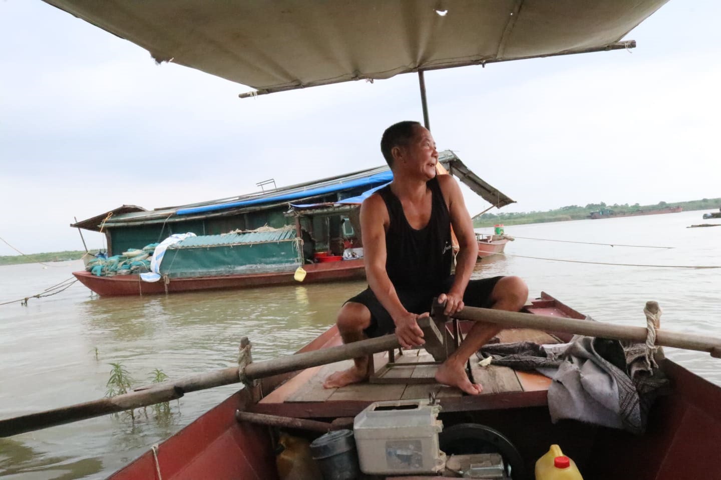Cuộc sống sinh hoạt ở làng chài Vạn Thắng Lợi.
