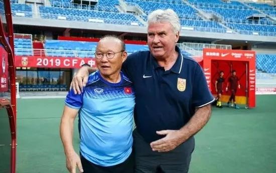 Huấn luyện viên Park Hang-seo từng là trợ lý của “phù thủy” Guus Hiddink. Ảnh: Sina