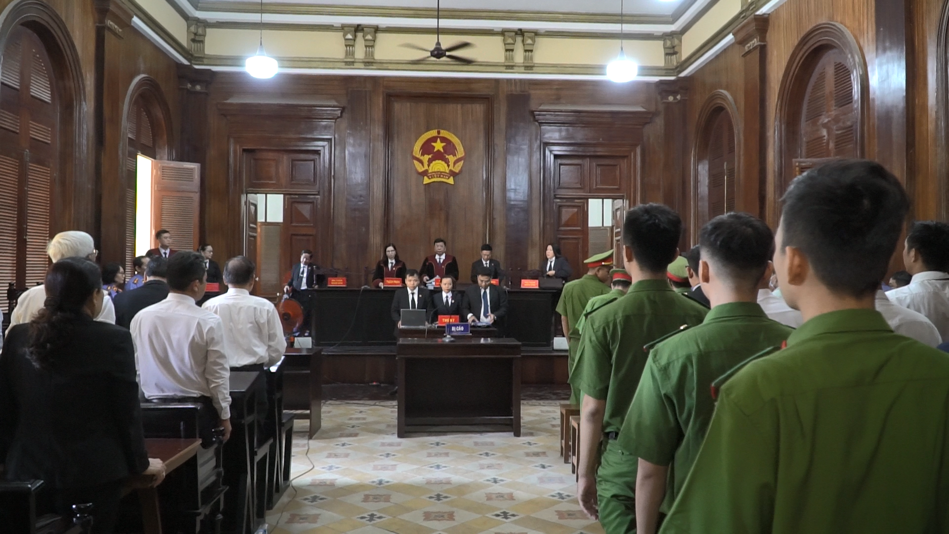 Phiên tòa bắt đầu khai mạc lúc 8h30 . Ảnh: Anh Tú