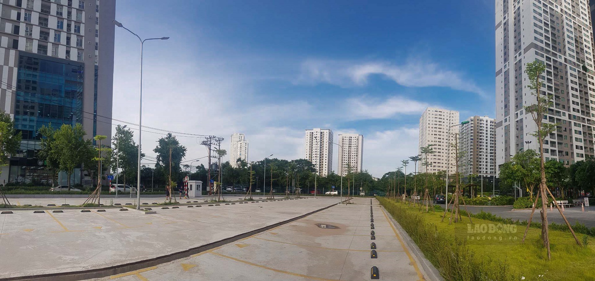 Sau thời gian dài chờ sổ đỏ, nhiều cư dân mong muốn được cơ quan quản lý nhà nước ấn định thời gian cấp sổ. Ảnh: Phan Anh
