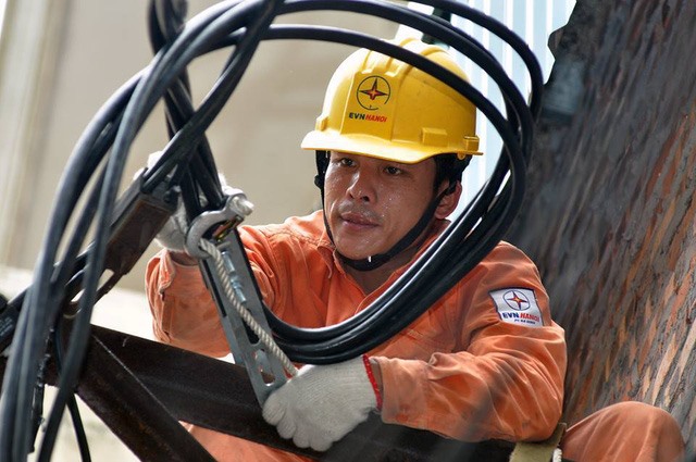 Chuyên gia đề xuất tính giá điện bậc thang theo năm. Ảnh: EVNHanoi
